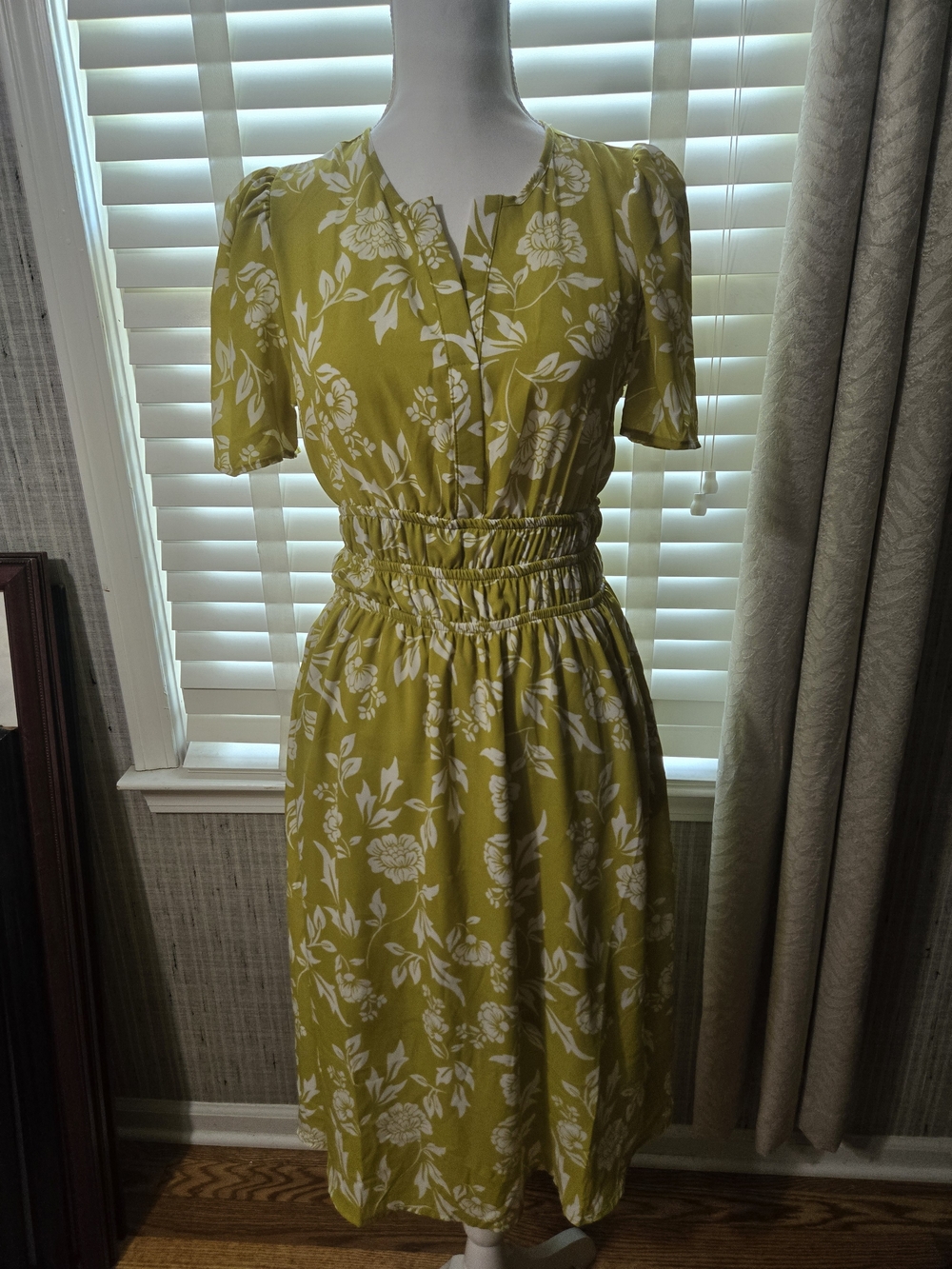 Sienna Sky Green/White Floral Smocked-Waist Midi Dress Sz S